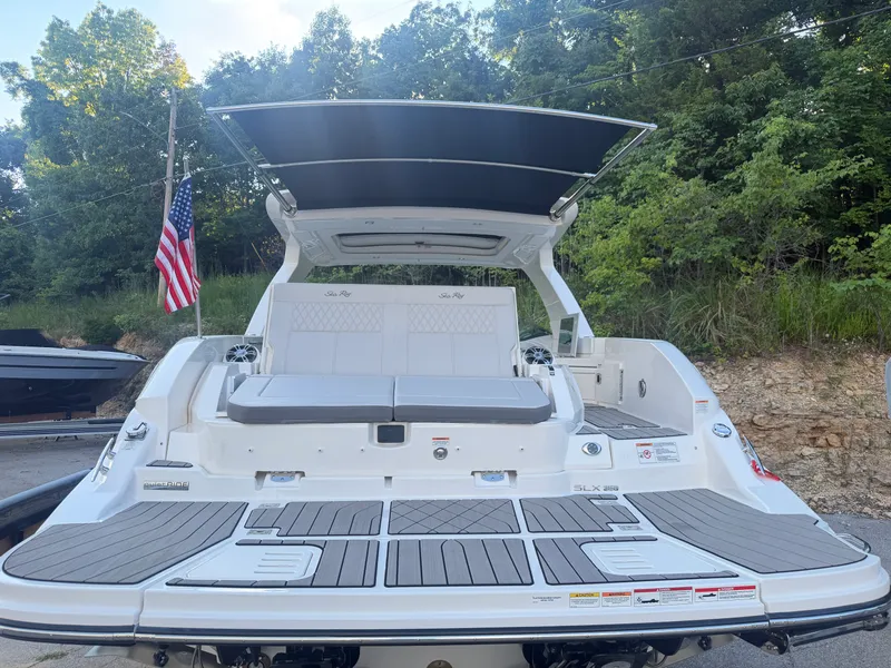 Slide: The Image of Sea Ray SLX 350 2025 - 28