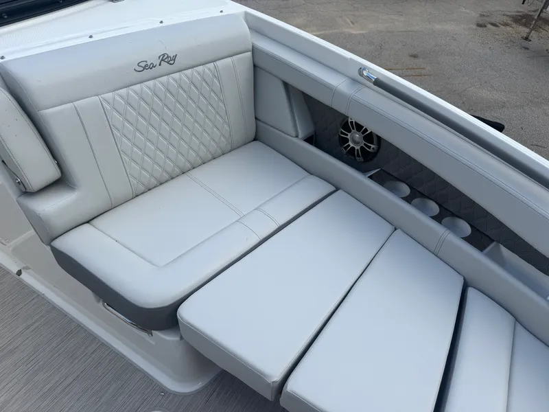 Slide: The Image of Sea Ray SLX 350 2025 - 24