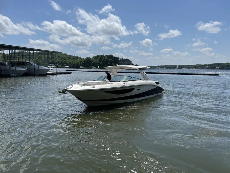 Slide: The Image of Sea Ray SLX 350 2025 - 4