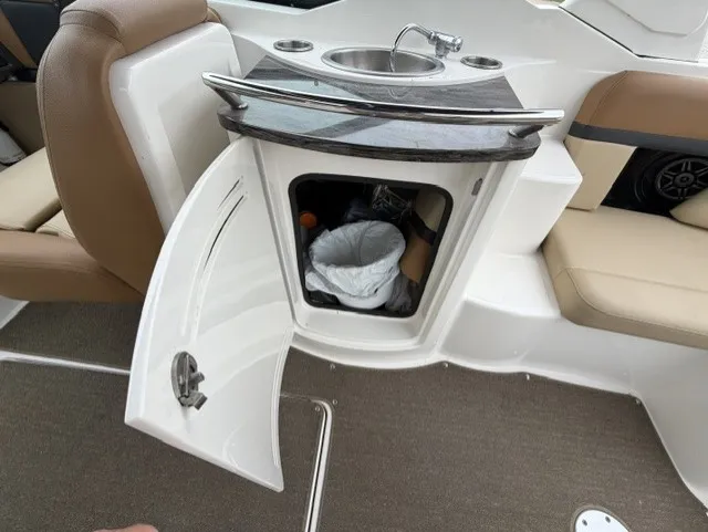 Slide: The Image of Sea Ray 270 SLX 2014 - 14