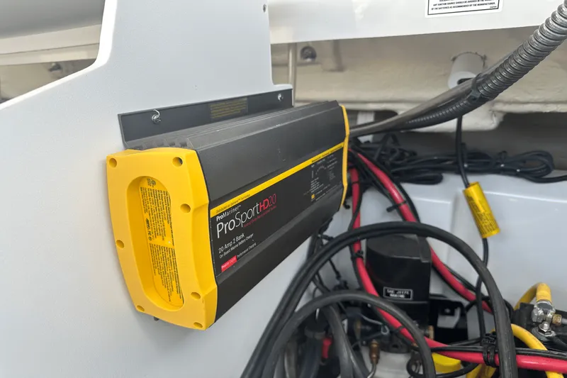 Slide: The Image of Crownline Boats 210 SS 2022 - 14