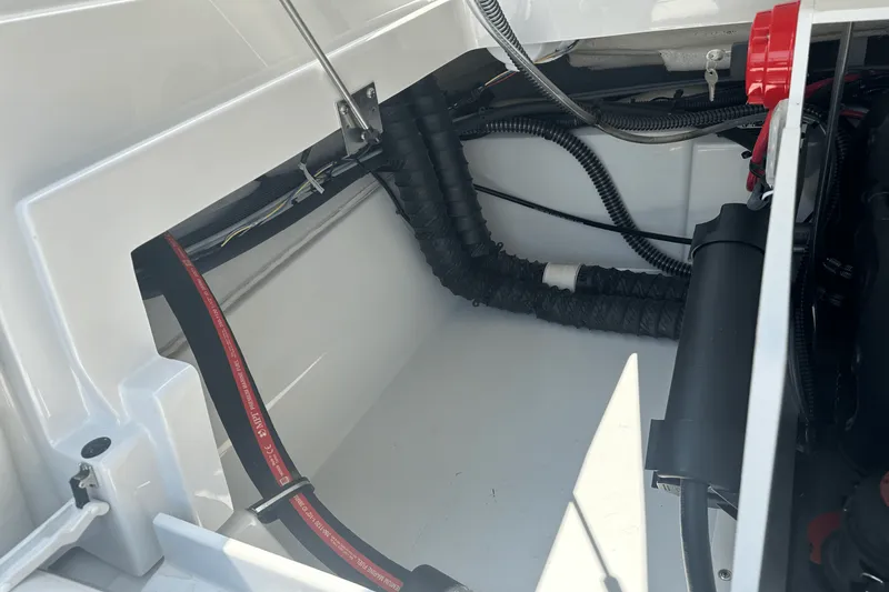 Slide: The Image of Crownline Boats 210 SS 2022 - 15