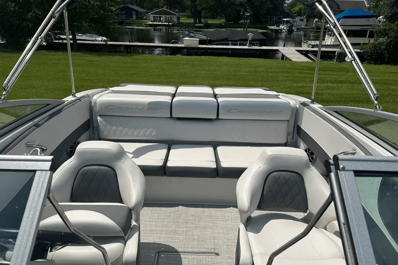 Slide: The Image of Crownline Boats 210 SS 2022 - 18