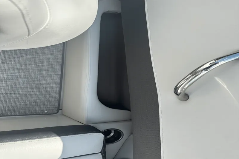 Slide: The Image of Crownline Boats 210 SS 2022 - 19