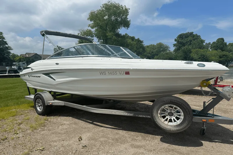 Slide: The Image of Crownline Boats 210 SS 2022 - 2