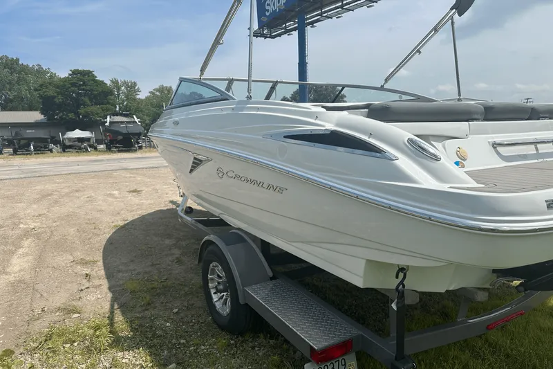 Slide: The Image of Crownline Boats 210 SS 2022 - 3