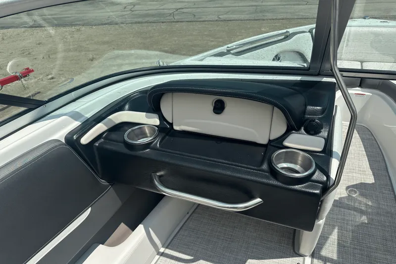 Slide: The Image of Crownline Boats 210 SS 2022 - 7