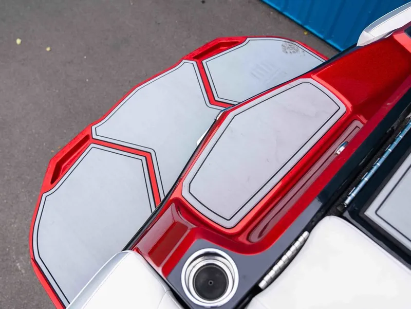 Slide: The Image of MasterCraft Xstar S 2022 - 19