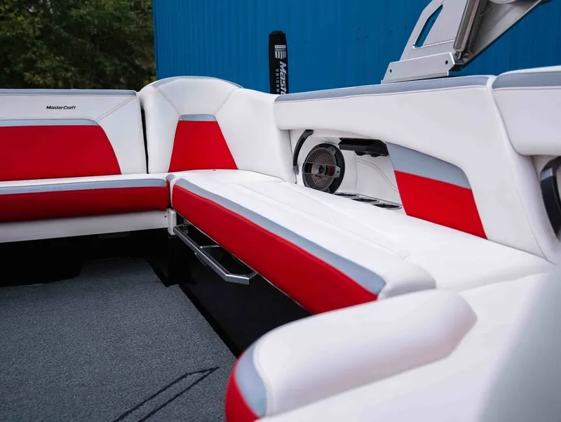 Slide: The Image of MasterCraft Xstar S 2022 - 13