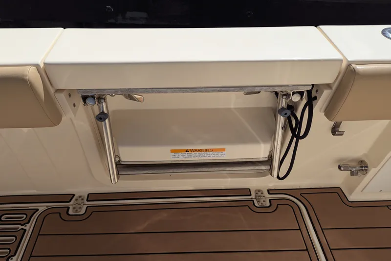 Slide: The Image of Scout 300 LXF 2020 - 38