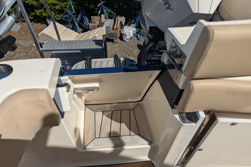 Slide: The Image of Scout 300 LXF 2020 - 39