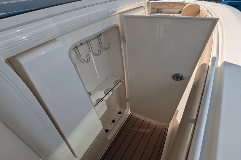 Slide: The Image of Scout 300 LXF 2020 - 40