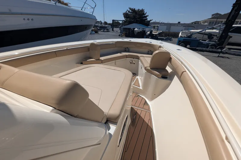 Slide: The Image of Scout 300 LXF 2020 - 42