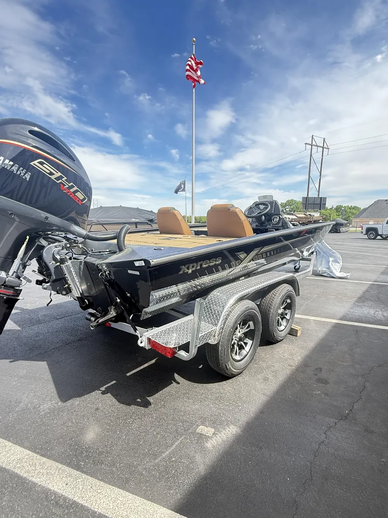Slide: The Image of Xpress H20 Crappie 2026 - 7