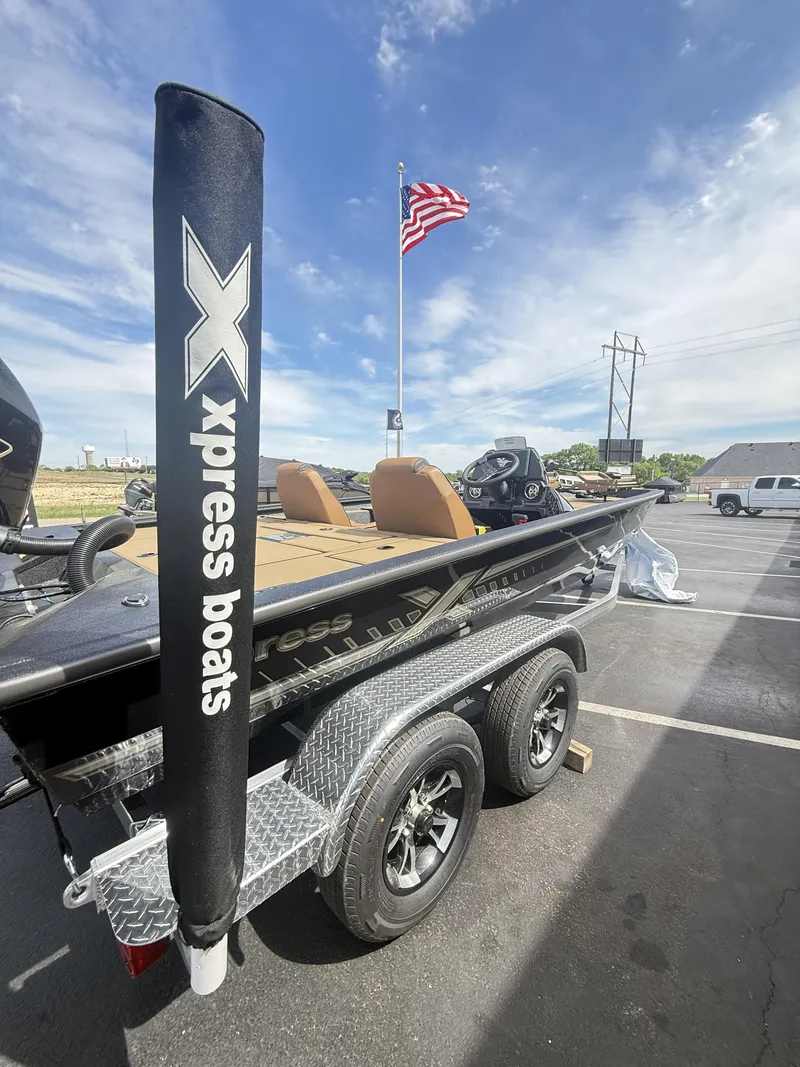 Slide: The Image of Xpress H20 Crappie 2026 - 9