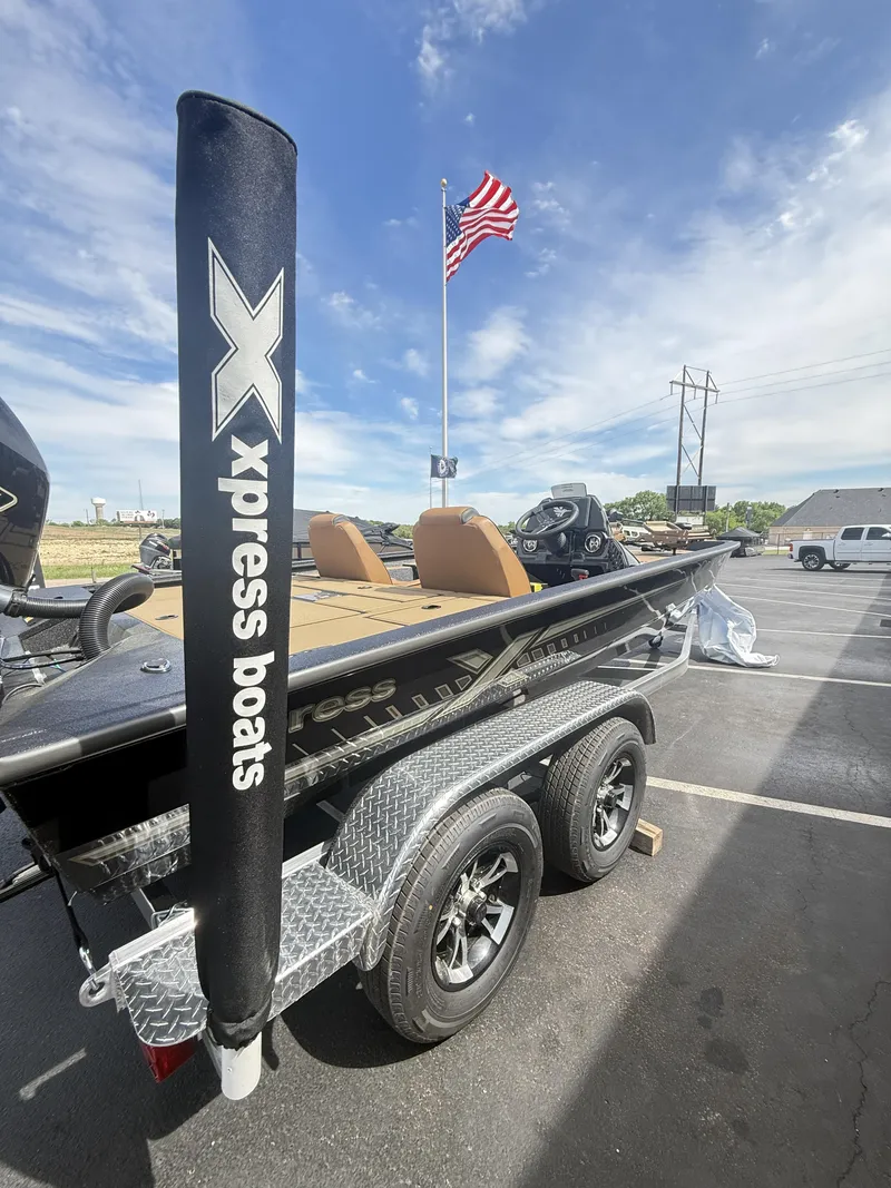 Slide: The Image of Xpress H20 Crappie 2026 - 8