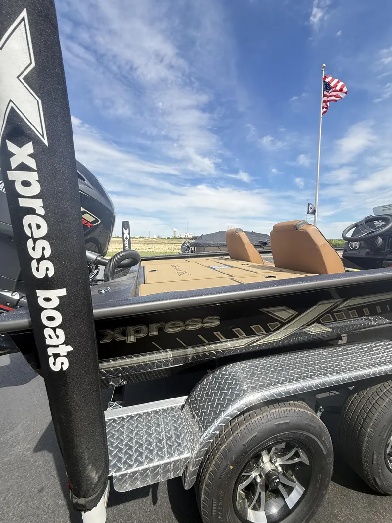 Slide: The Image of Xpress H20 Crappie 2026 - 10