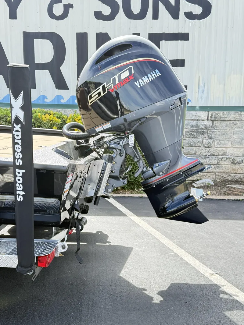 Slide: The Image of Xpress H20 Crappie 2026 - 2
