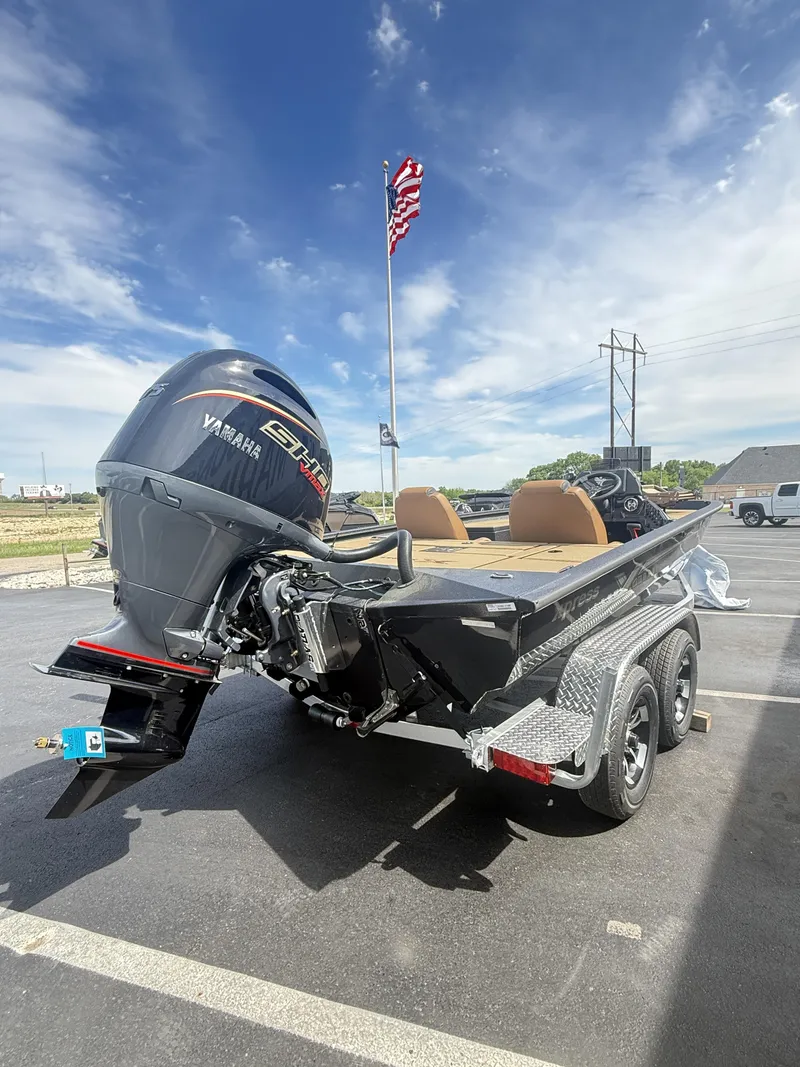 Slide: The Image of Xpress H20 Crappie 2026 - 6