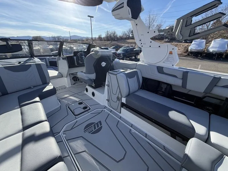 Slide: The Image of Malibu 25 LSV 2026 - 26