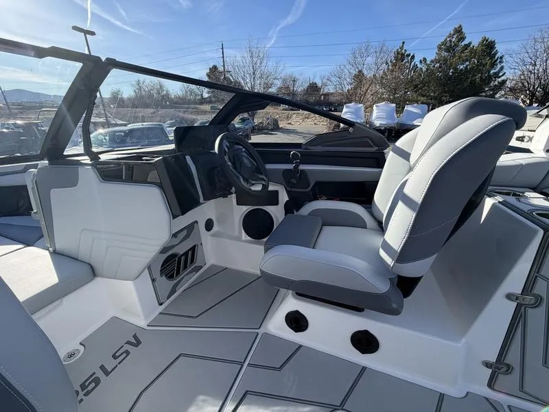 Slide: The Image of Malibu 25 LSV 2026 - 16