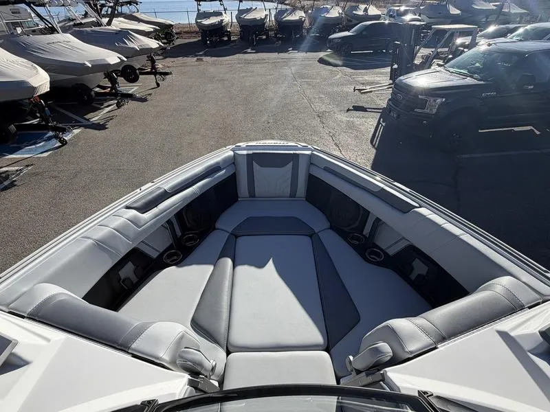 Slide: The Image of Malibu 25 LSV 2026 - 17