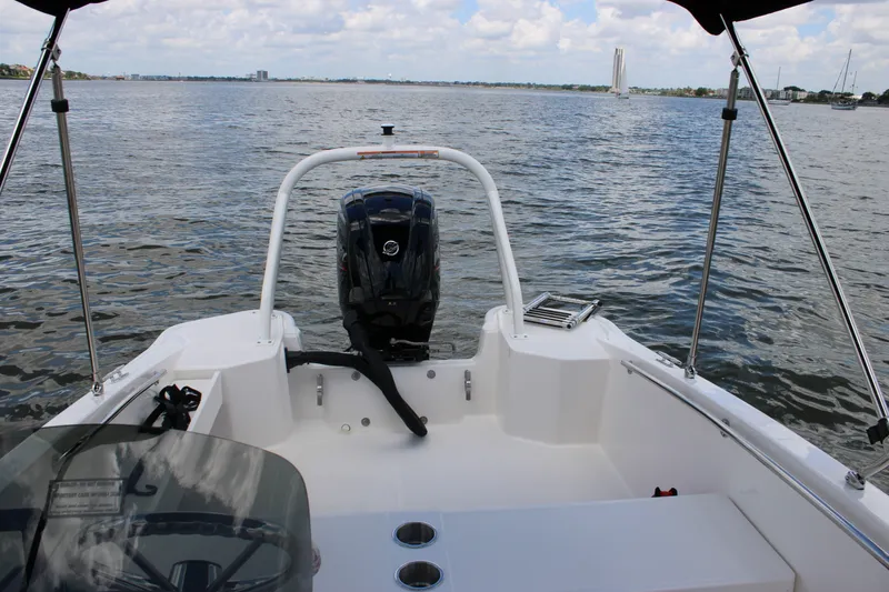 Slide: The Image of Boston Whaler 160 Super Sport 2026 - 16