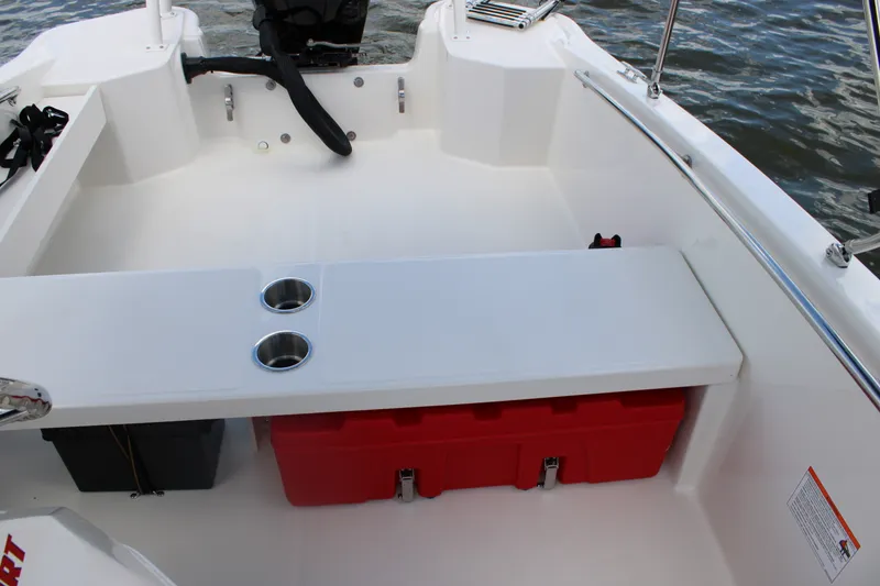 Slide: The Image of Boston Whaler 160 Super Sport 2026 - 12