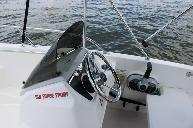 Slide: The Image of Boston Whaler 160 Super Sport 2026 - 24