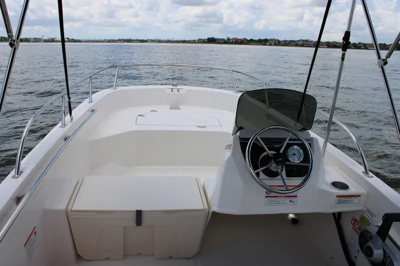 Slide: The Image of Boston Whaler 160 Super Sport 2026 - 29