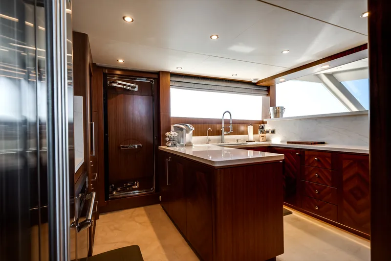 Slide: The Image of Ocean Alexander 100 MY 2018 - 45