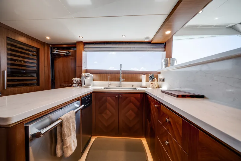 Slide: The Image of Ocean Alexander 100 MY 2018 - 48
