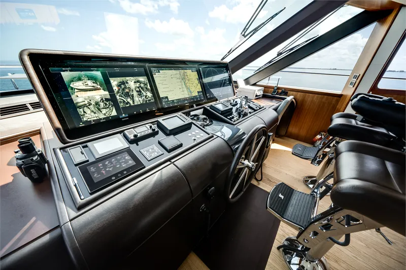 Slide: The Image of Ocean Alexander 100 MY 2018 - 125