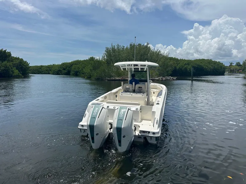 Slide: The Image of Boston Whaler 280 Outrage 2026 - 9