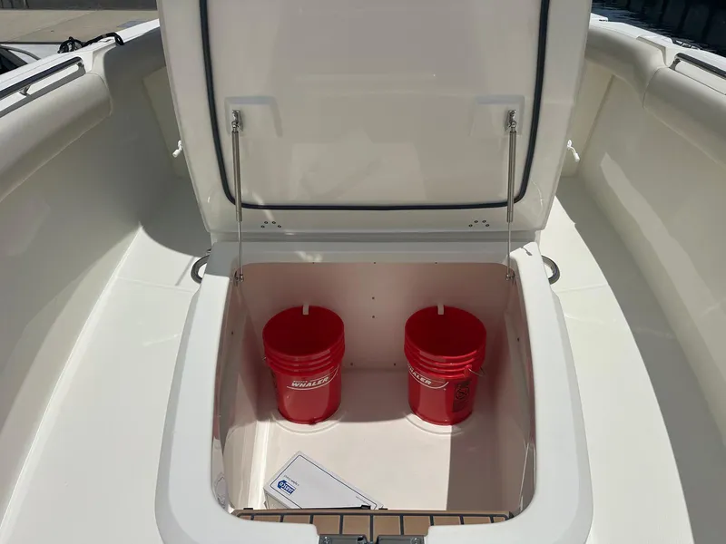 Slide: The Image of Boston Whaler 280 Outrage 2026 - 17