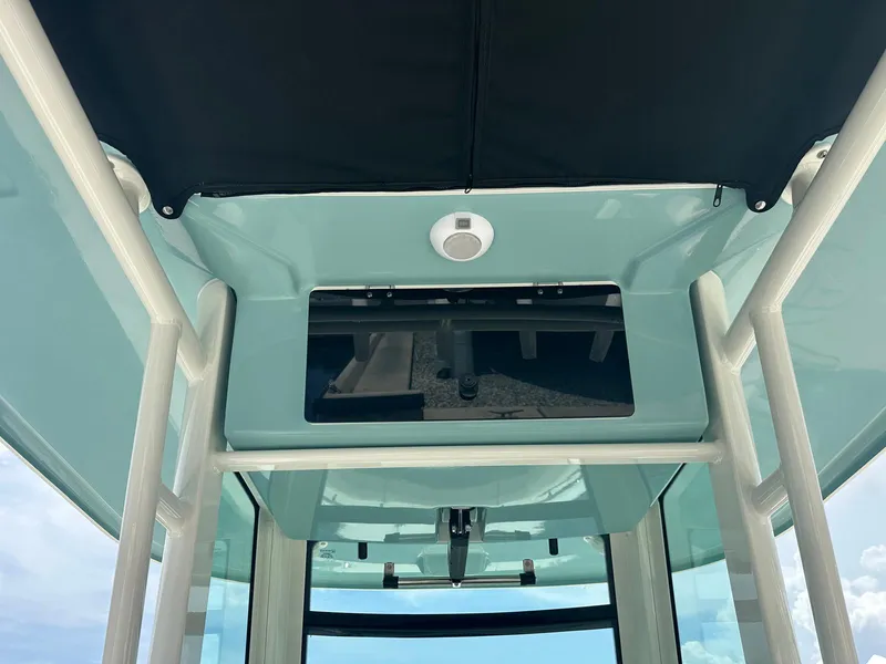 Slide: The Image of Boston Whaler 280 Outrage 2026 - 23