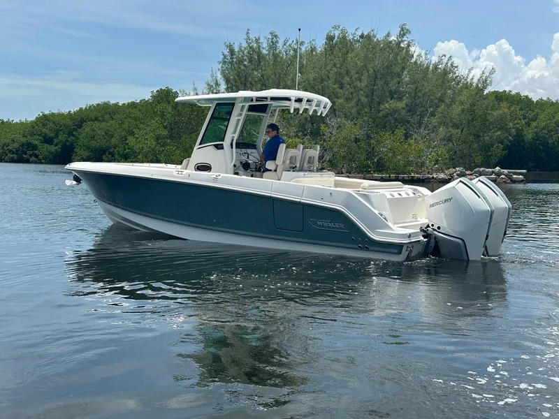 Slide: The Image of Boston Whaler 280 Outrage 2026 - 13