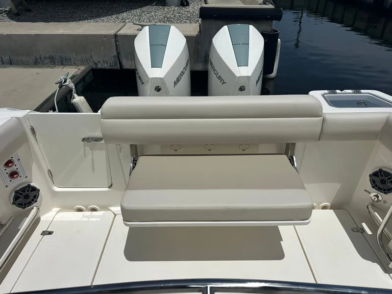 Slide: The Image of Boston Whaler 280 Outrage 2026 - 30