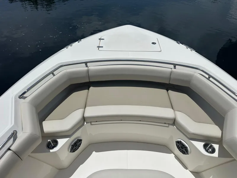 Slide: The Image of Boston Whaler 280 Outrage 2026 - 15