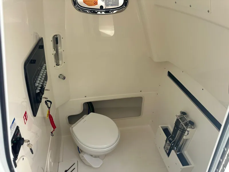 Slide: The Image of Boston Whaler 280 Outrage 2026 - 20