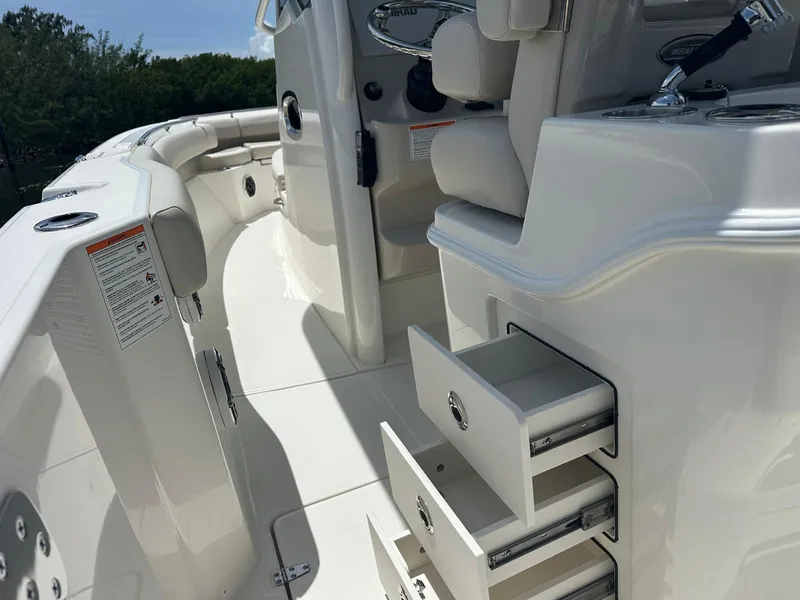Slide: The Image of Boston Whaler 280 Outrage 2026 - 26
