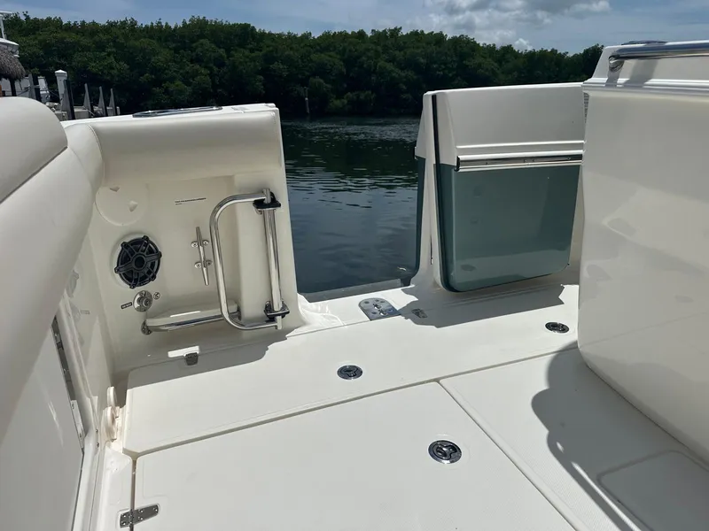 Slide: The Image of Boston Whaler 280 Outrage 2026 - 28
