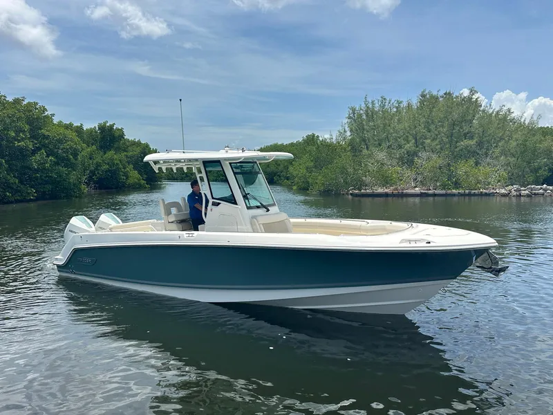 Slide: The Image of Boston Whaler 280 Outrage 2026 - 6