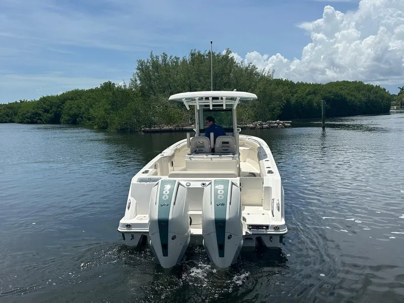 Slide: The Image of Boston Whaler 280 Outrage 2026 - 10