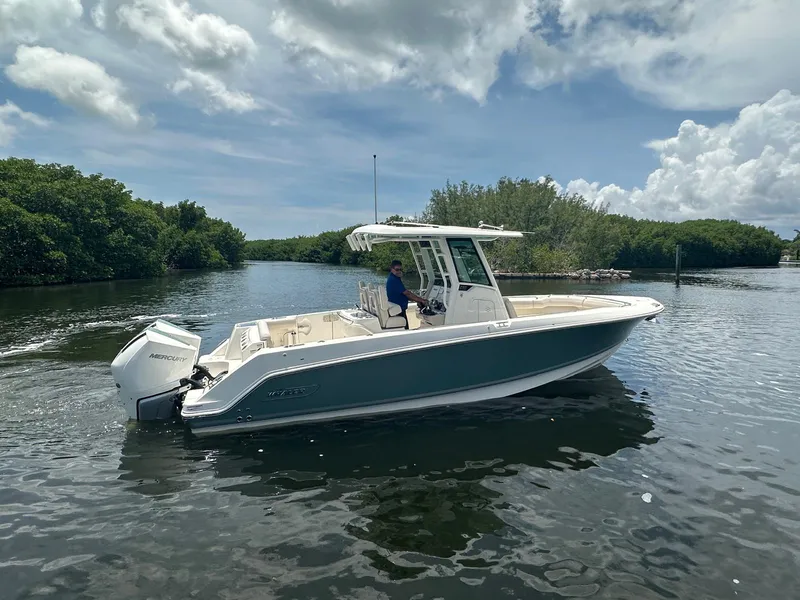 Slide: The Image of Boston Whaler 280 Outrage 2026 - 31