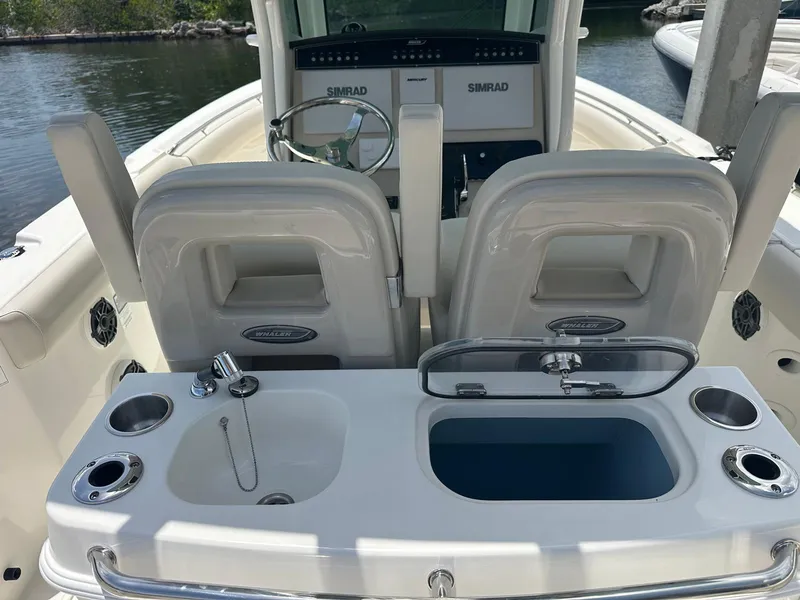 Slide: The Image of Boston Whaler 280 Outrage 2026 - 27