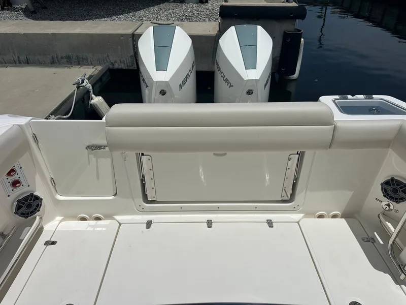 Slide: The Image of Boston Whaler 280 Outrage 2026 - 29