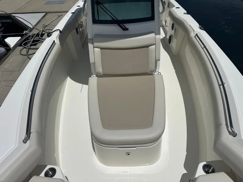 Slide: The Image of Boston Whaler 280 Outrage 2026 - 16
