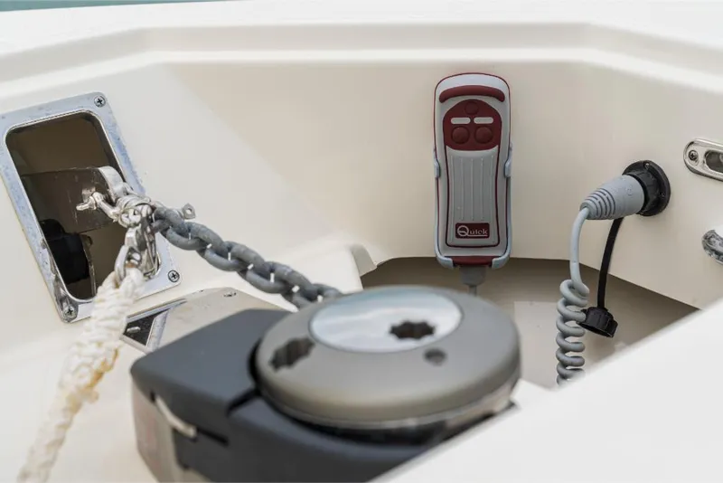 Slide: The Image of Boston Whaler 360 Outrage 2026 - 123