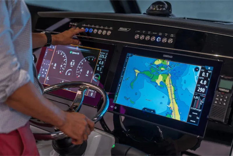 Slide: The Image of Boston Whaler 360 Outrage 2026 - 139